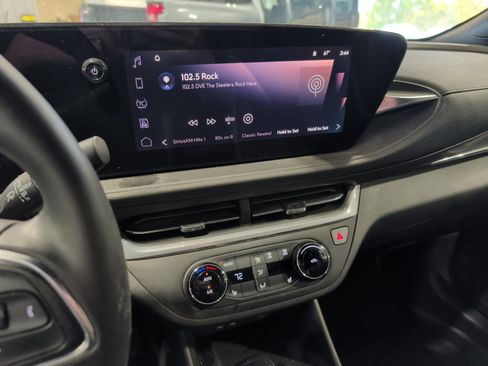 Used 2024 Buick Envista Preferred w/ Convenience I Package image 10