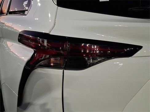 Certified 2024 Toyota Sienna LE image 16