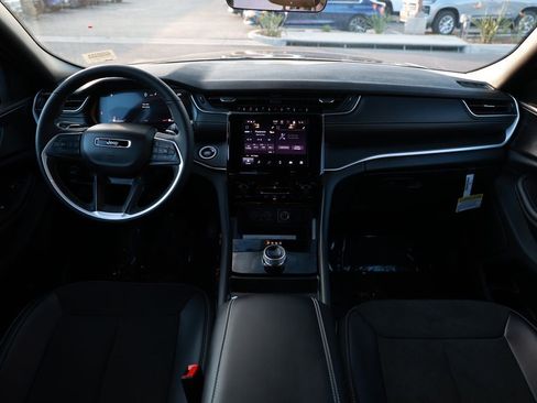 New 2025 Jeep Grand Cherokee L Altitude image 20