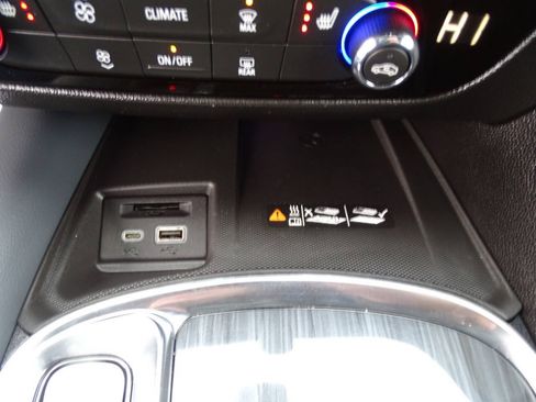 Used 2022 Buick Enclave AWD Essence w/ Sport Touring Edition image 32