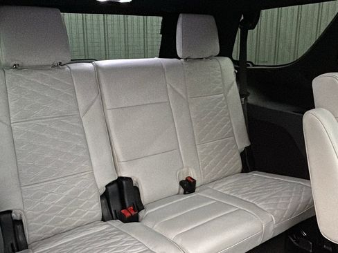 Used 2025 Cadillac Escalade Sport Platinum w/ LPO, ONYX Package image 39