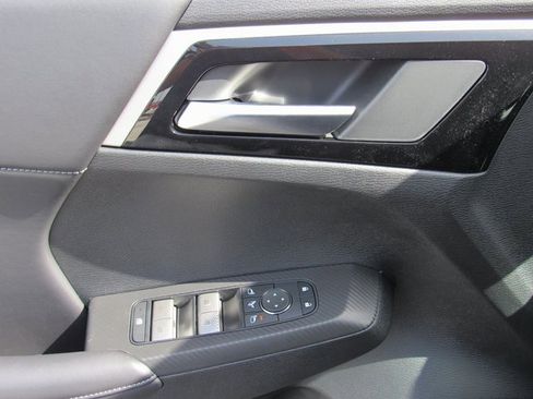 New 2025 Mitsubishi Outlander SE image 12