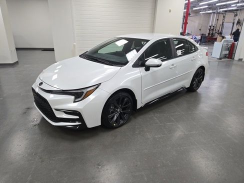 New 2026 Toyota Corolla SE image 2