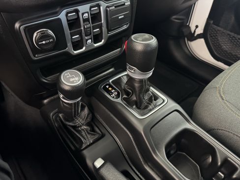 Used 2024 Jeep Wrangler Unlimited Sport AWD/4WD image 29