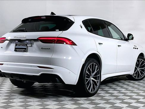 New 2026 Maserati Grecale Modena image 2