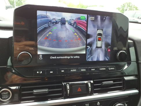 Used 2022 Nissan Pathfinder SL FWD image 19