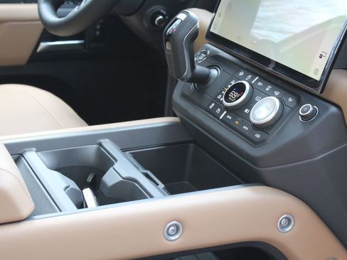 New 2026 Land Rover Defender 130 X-Dynamic SE image 23