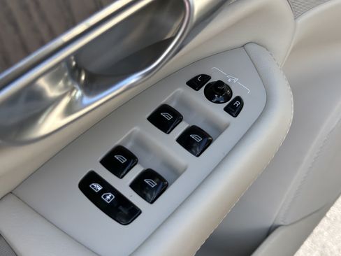 Certified 2024 Volvo XC90 T8 Ultimate w/ Protection Package Premier AWD/4WD image 15