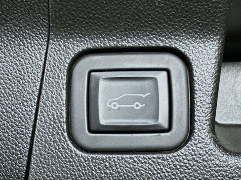 Used 2023 GMC Acadia SLT image 31