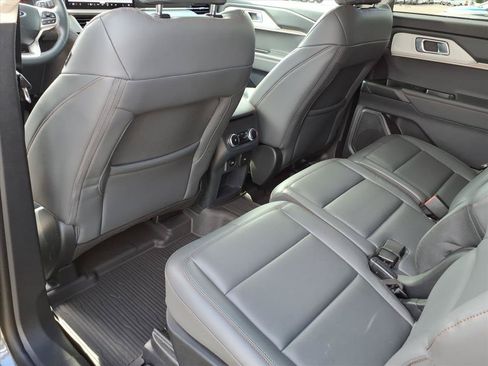 Used 2026 Ford Explorer Active w/ Active Comfort Package AWD/4WD image 15