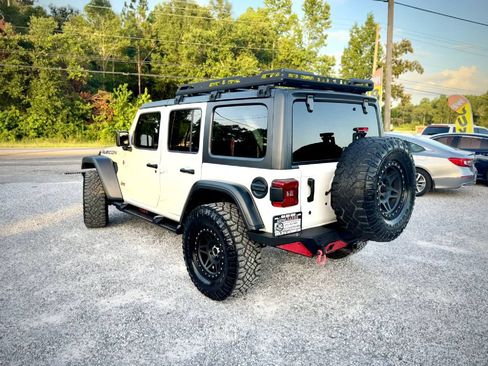 Used 2018 Jeep Wrangler Unlimited Rubicon AWD/4WD image 2