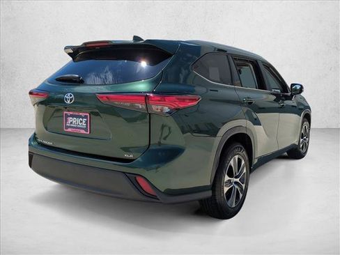 Used 2023 Toyota Highlander XLE FWD image 5