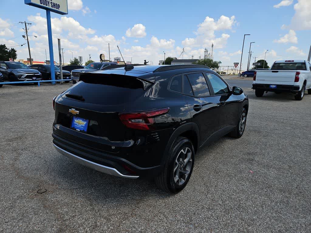Used 2025 Chevrolet Trax LT FWD image 8