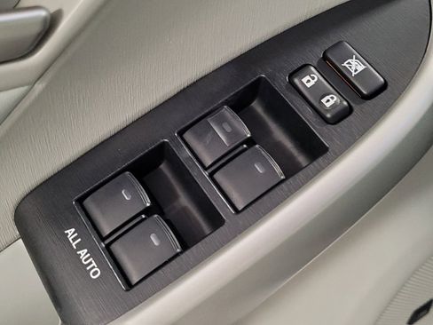 Used 2015 Toyota Prius Five image 27