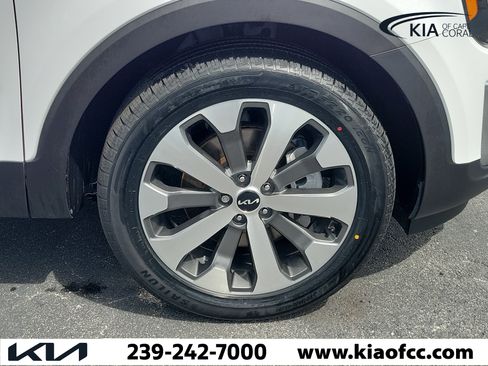Certified 2022 Kia Telluride S FWD image 7