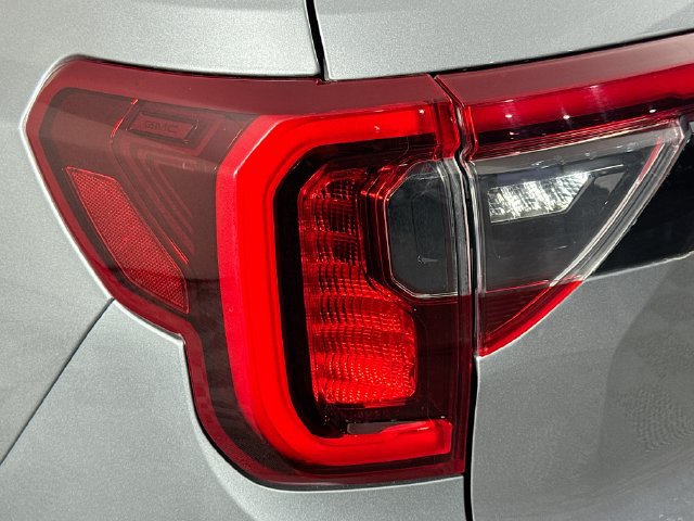 Used 2023 GMC Acadia SLT w/ Elevation Edition FWD image 33