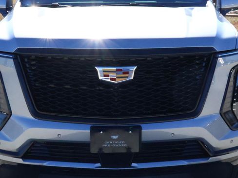 Used 2025 Cadillac Escalade Sport w/ Touring Package image 8