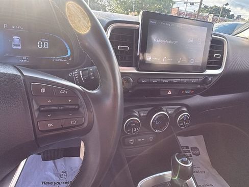 Used 2023 Hyundai Venue SEL FWD image 15