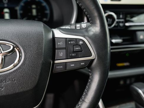 Used 2023 Toyota Highlander Limited image 17