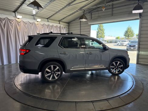 Used 2023 Honda Pilot Elite image 4
