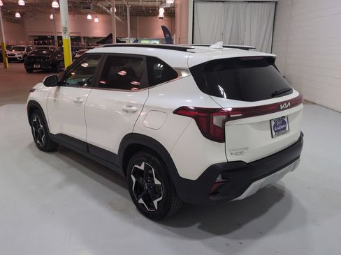Used 2024 Kia Seltos EX AWD/4WD image 5