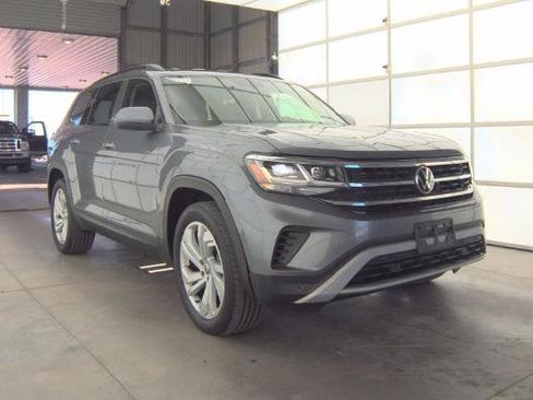 Used 2022 Volkswagen Atlas SE image 2