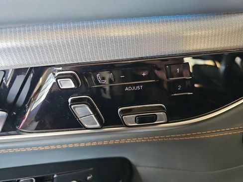 Used 2023 Jeep Grand Wagoneer Series III image 30