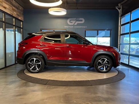 Used 2022 Chevrolet TrailBlazer RS w/ Technology Package FWD image 2