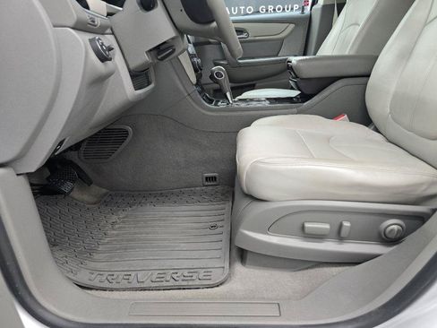 Used 2017 Chevrolet Traverse LT FWD image 9