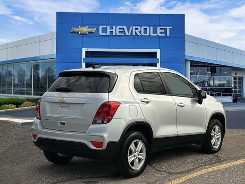 Certified 2022 Chevrolet Trax LS w/ Tint and Cruise Package image 6