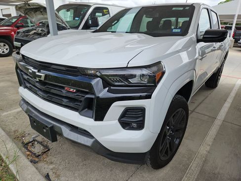 Used 2025 Chevrolet Colorado Z71 w/ Technology Package image 5