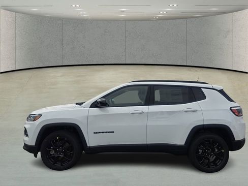 New 2026 Jeep Compass Latitude image 8
