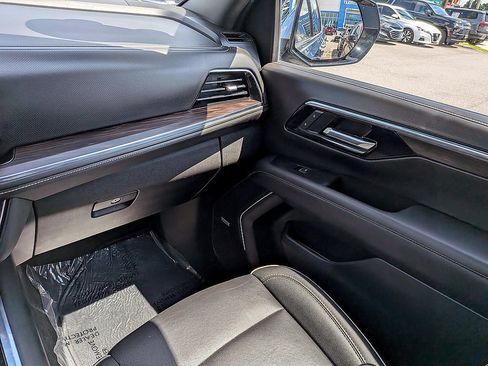Certified 2025 Chevrolet Tahoe Premier RWD image 31