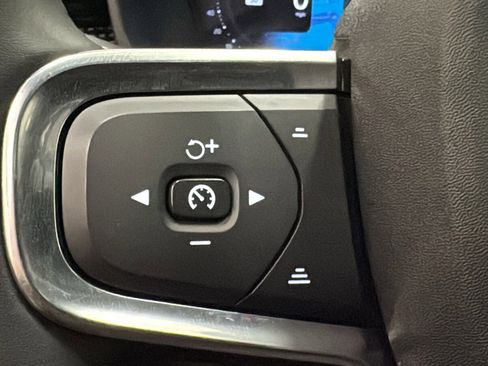 Used 2023 Volvo XC40 B5 Ultimate w/ Climate Package image 13