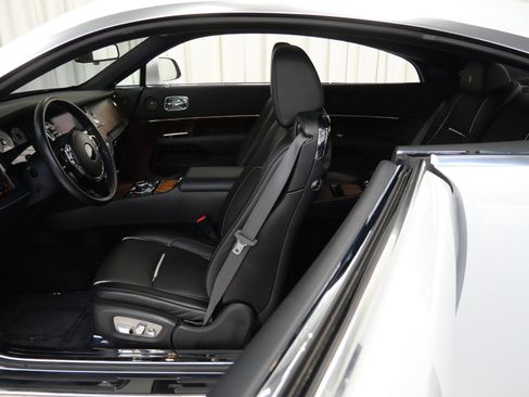 Used 2016 Rolls-Royce Wraith image 29