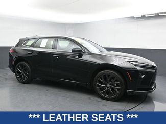 Used 2025 Toyota Crown Signia Limited video 3