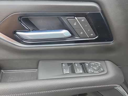 Used 2026 GMC Yukon Denali w/ Advanced Technology Package AWD/4WD image 15