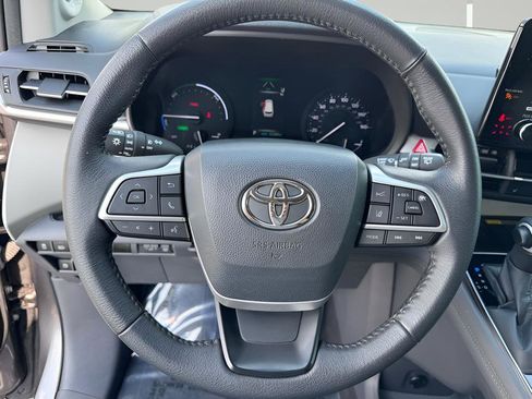 Used 2022 Toyota Sienna XLE w/ XLE Plus Package image 14