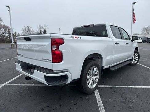 Used 2023 Chevrolet Silverado 1500 Custom image 3