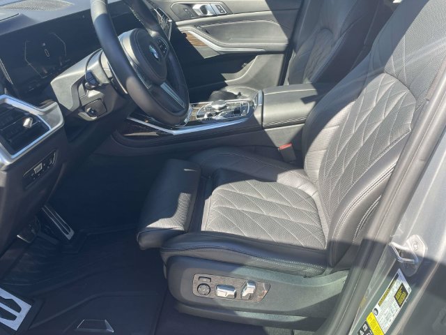 Used 2023 BMW X7 xDrive40i w/ M Sport Package AWD/4WD image 9