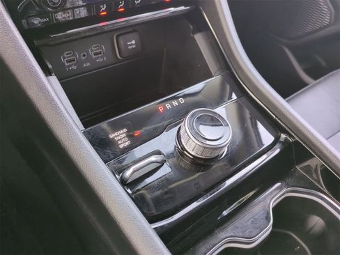 Certified 2023 Jeep Grand Cherokee Limited image 32