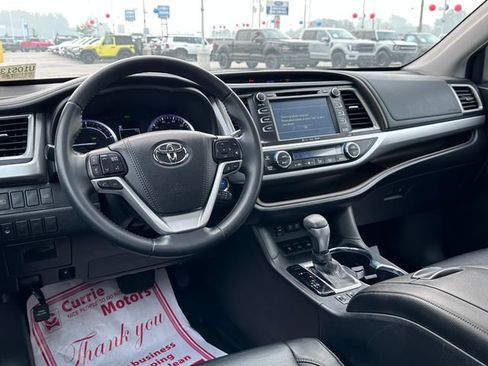 Used 2018 Toyota Highlander XLE AWD/4WD image 11