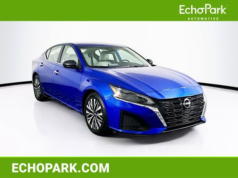 Used 2025 Nissan Altima 2.5 SV image 1