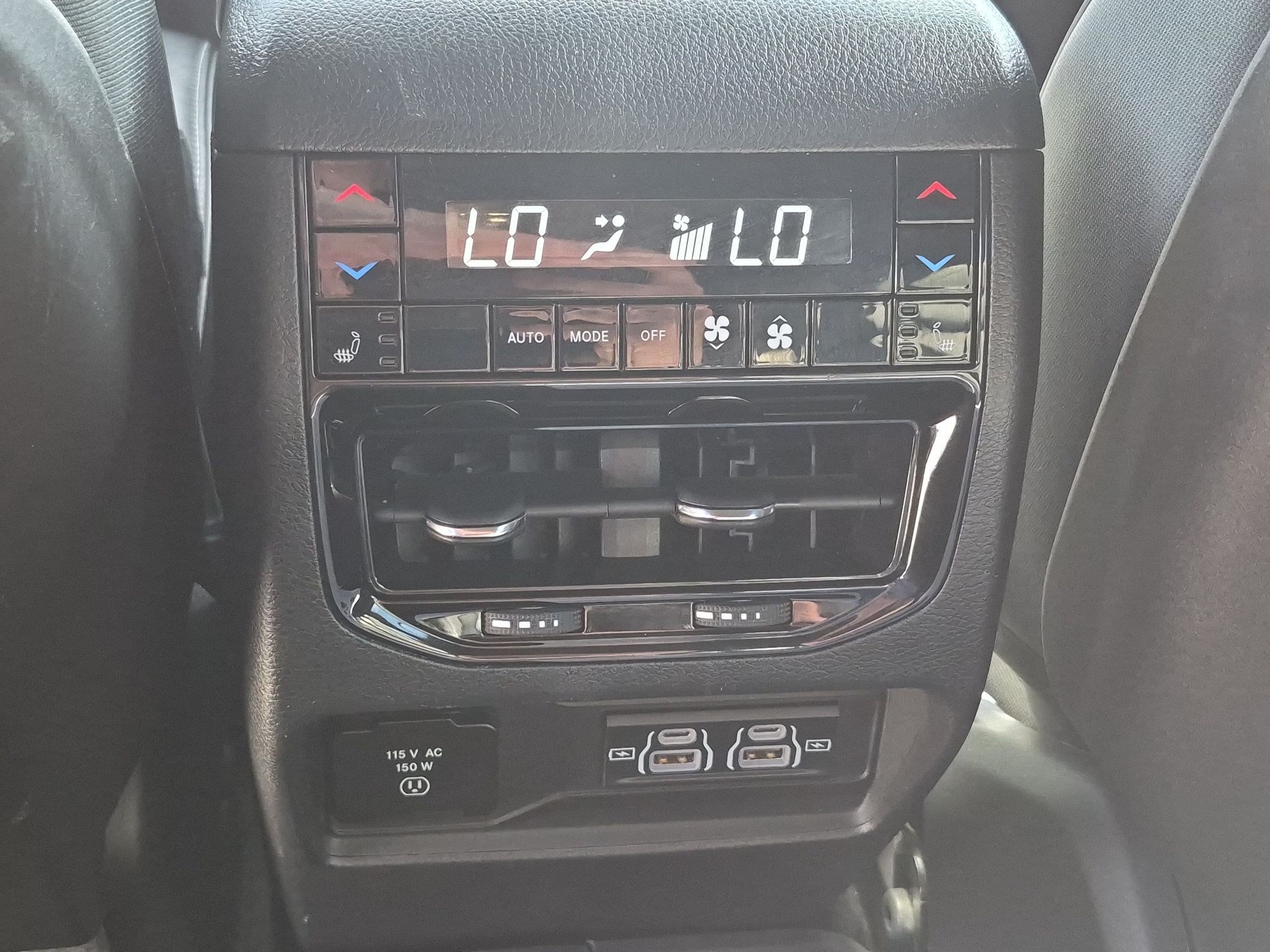 Used 2023 Jeep Grand Cherokee Overland w/ Luxury Tech Group IV AWD/4WD image 26