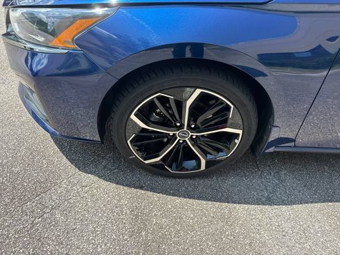 Used 2023 Nissan Altima 2.5 SR w/ SR Premium Package FWD image 11