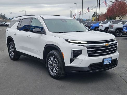 New 2026 Chevrolet Traverse LT image 8