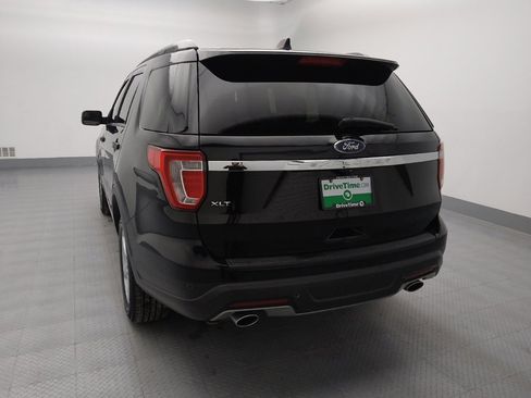 Used 2018 Ford Explorer XLT image 6