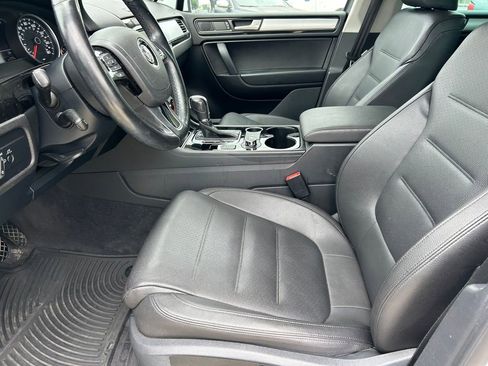 Used 2013 Volkswagen Touareg Sport AWD/4WD image 11