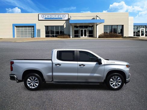 Used 2021 Chevrolet Silverado 1500 Custom w/ Safety Confidence Package RWD image 2