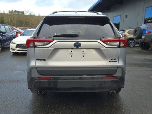 Used 2024 Toyota RAV4 XLE w/ Convenience Package image 7